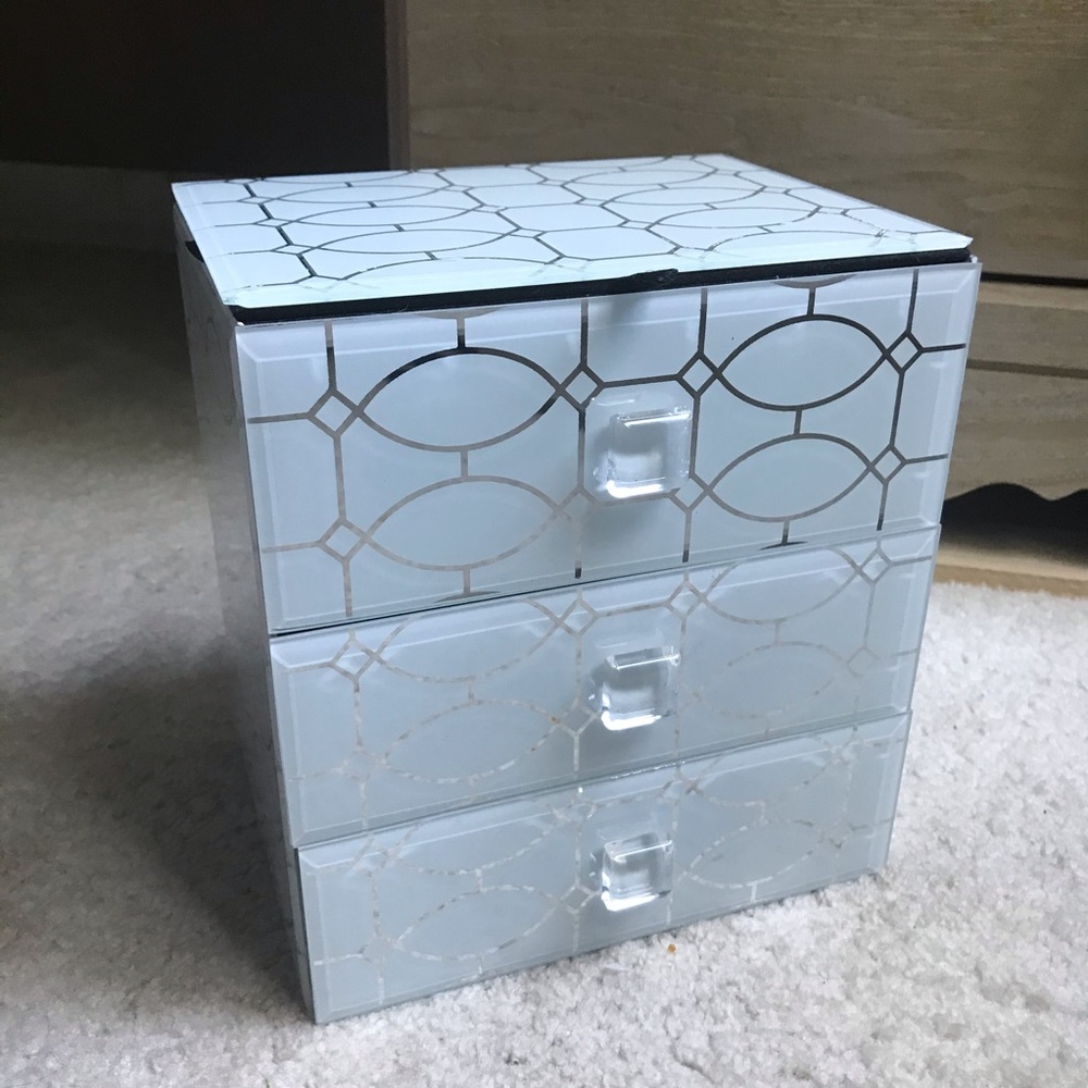 Makeup/Jewelry Organizer!!